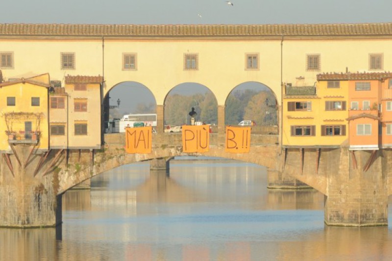Striscione Anti Berlusconi