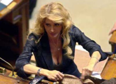 Carlucci E Glashow 1